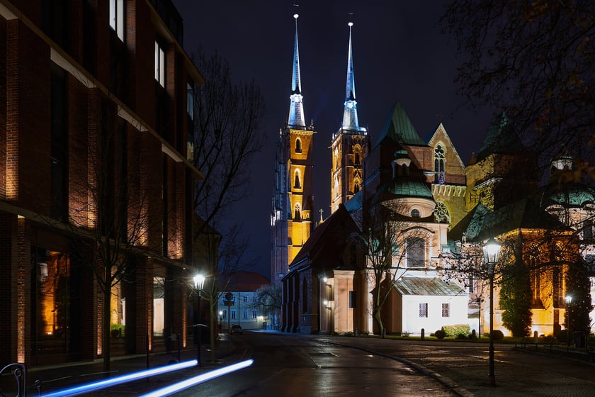 Ostrów Tumski we Wrocławiu - po zmroku - wygląda magicznie...