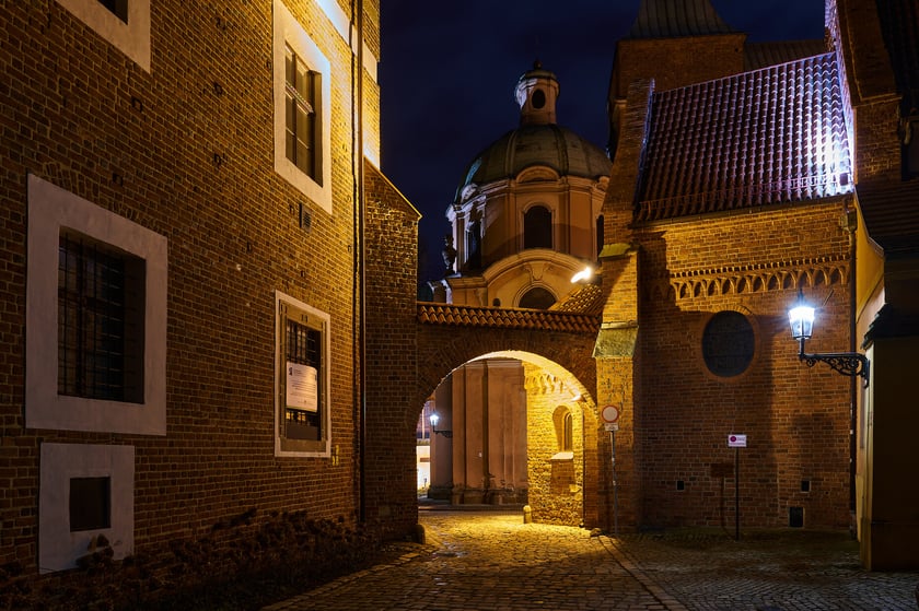 Ostrów Tumski we Wrocławiu - po zmroku - wygląda magicznie...