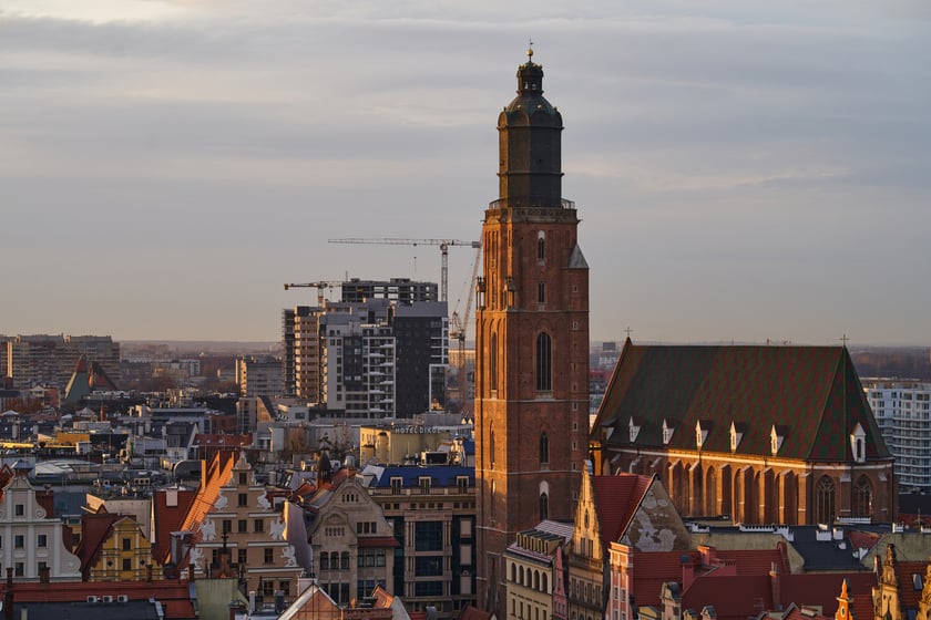 Panorama Wrocławia o zachodzie słońca z mostku Pokutnic