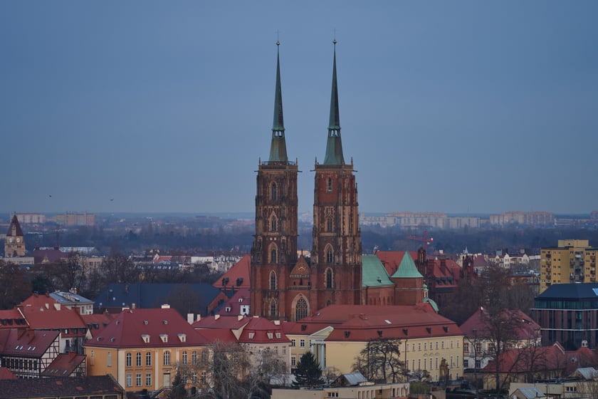 Panorama Wrocławia o zachodzie słońca z mostku Pokutnic