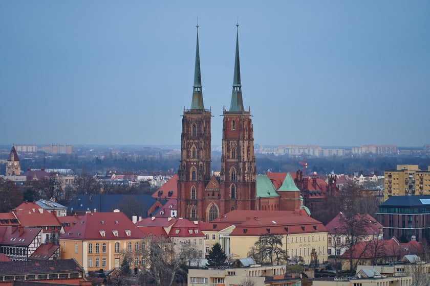 Panorama Wrocławia o zachodzie słońca z mostku Pokutnic