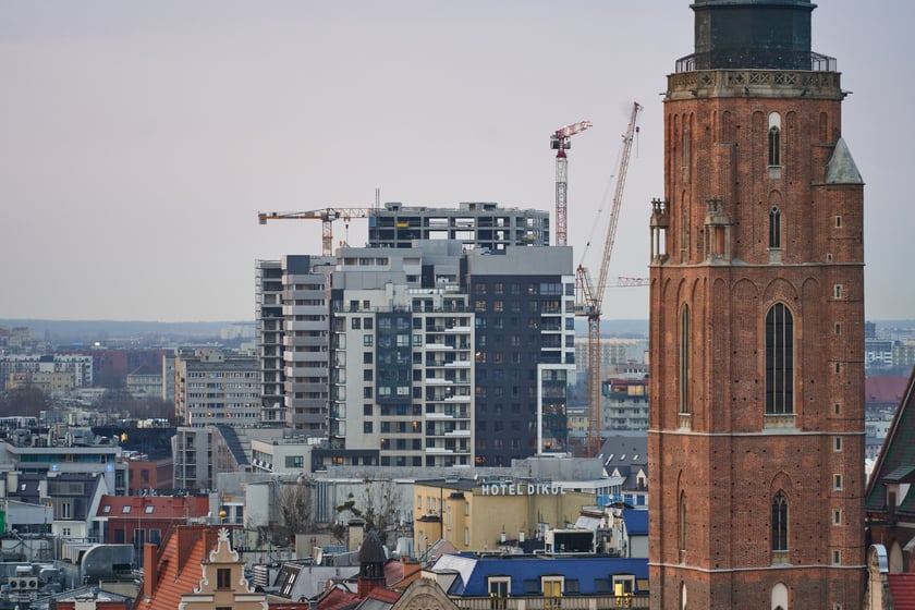 Panorama Wrocławia o zachodzie słońca z mostku Pokutnic