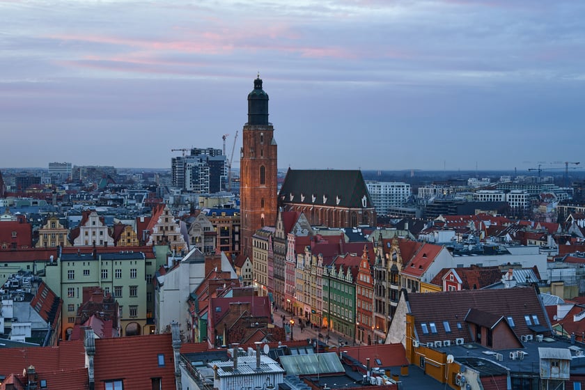 Panorama Wrocławia o zachodzie słońca z mostku Pokutnic