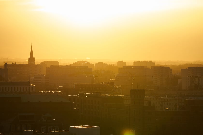Panorama Wrocławia o zachodzie słońca z mostku Pokutnic