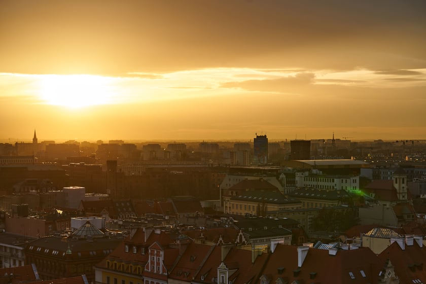 Panorama Wrocławia o zachodzie słońca z mostku Pokutnic