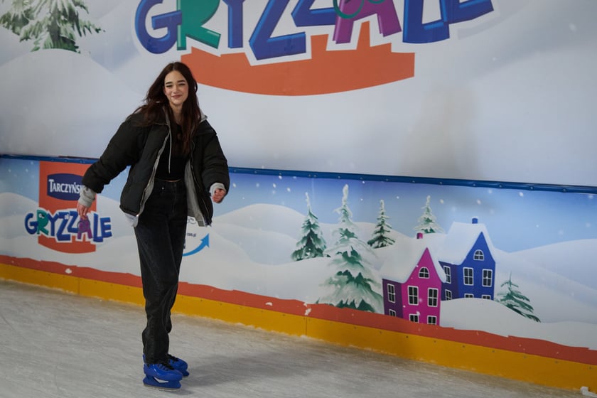 Na zdjęciu ślizgający się na lodowisku na Tarczyński Arena Wrocław