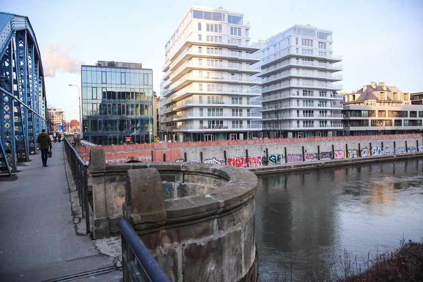 Nadodrzańskie bulwary w centrum miasta wyremontowano ostatnio w wielu miejscach