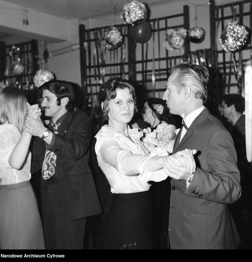 Archiwalne zdjęcia ze studniówek. Lata 1968 - 1974