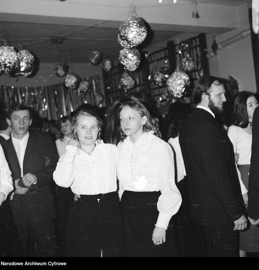 Archiwalne zdjęcia ze studniówek. Lata 1968 - 1974