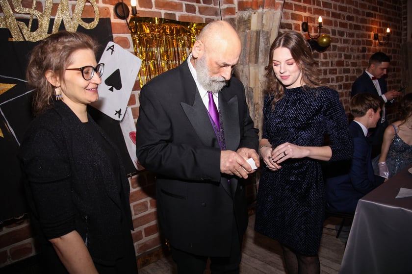 Na zdjęciu uczniowie Liceum Sztuk Plastycznych im. Stanisława Kopystyńskiego przy ul. Piotra Skargi we Wrocławiu podczas studni&oacute;wki Starym Klasztorze &ndash; 21 stycznia 2023 r.