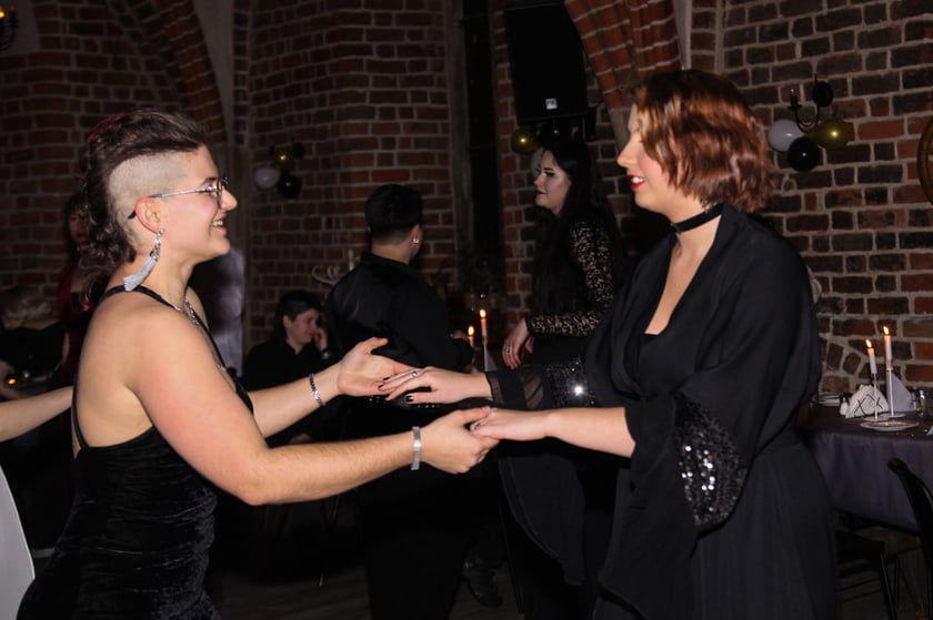 Na zdjęciu uczniowie Liceum Sztuk Plastycznych im. Stanisława Kopystyńskiego przy ul. Piotra Skargi we Wrocławiu podczas studni&oacute;wki Starym Klasztorze &ndash; 21 stycznia 2023 r.