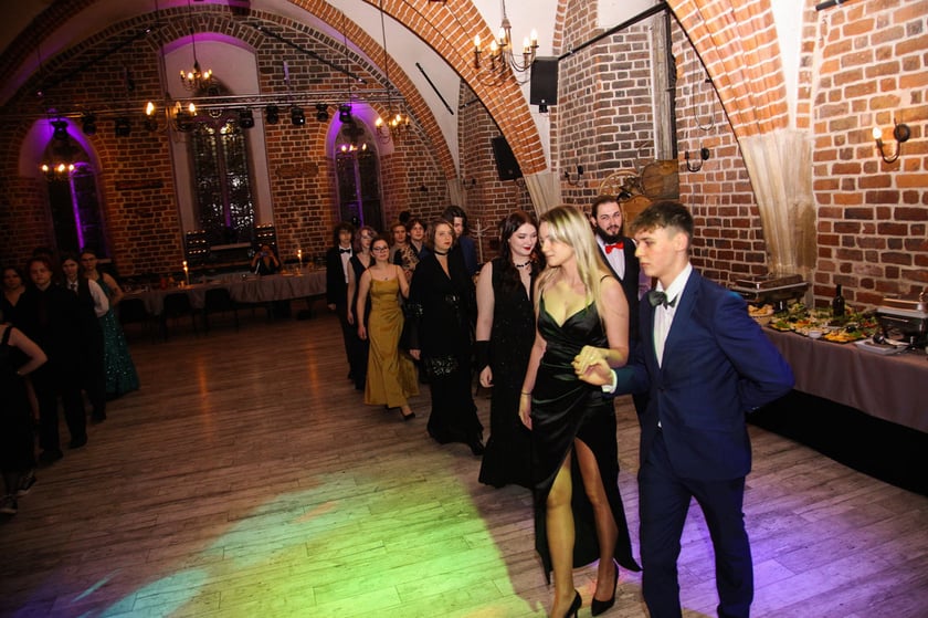 Na zdjęciu uczniowie Liceum Sztuk Plastycznych im. Stanisława Kopystyńskiego przy ul. Piotra Skargi we Wrocławiu podczas studni&oacute;wki Starym Klasztorze &ndash; 21 stycznia 2023 r.