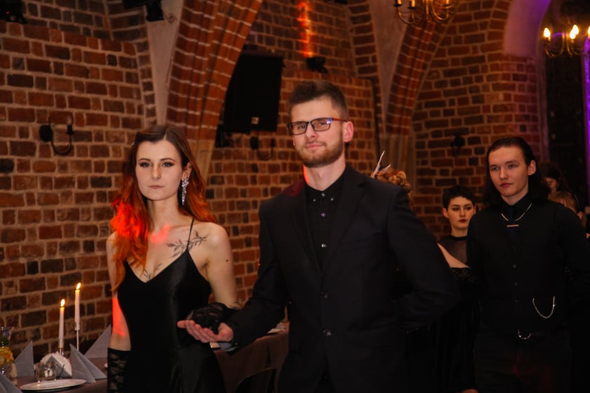 Na zdjęciu uczniowie Liceum Sztuk Plastycznych im. Stanisława Kopystyńskiego przy ul. Piotra Skargi we Wrocławiu podczas studni&oacute;wki Starym Klasztorze &ndash; 21 stycznia 2023 r.