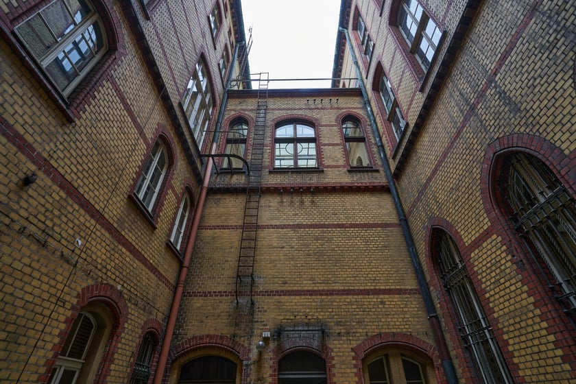 Budynek dawnej Biblioteki Uniwersyteckiej przy ul. Szajnochy we Wrocławiu