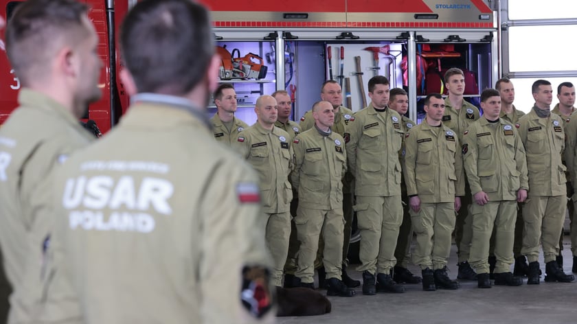 Strażacy z grupy HUSAR POLAND przed wylotem na misję do Turcji