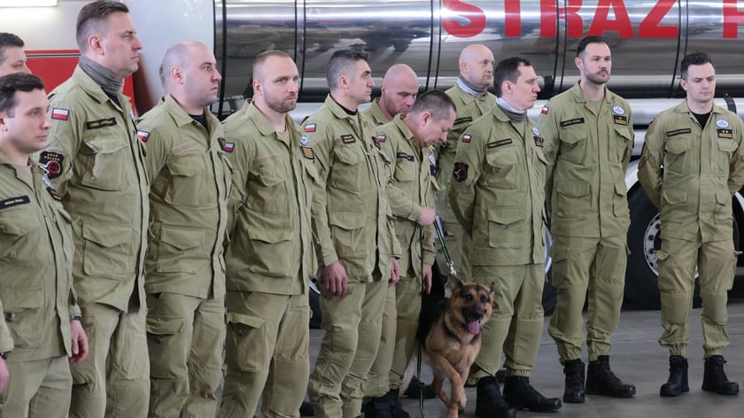 Strażacy z grupy HUSAR POLAND przed wylotem na misję do Turcji