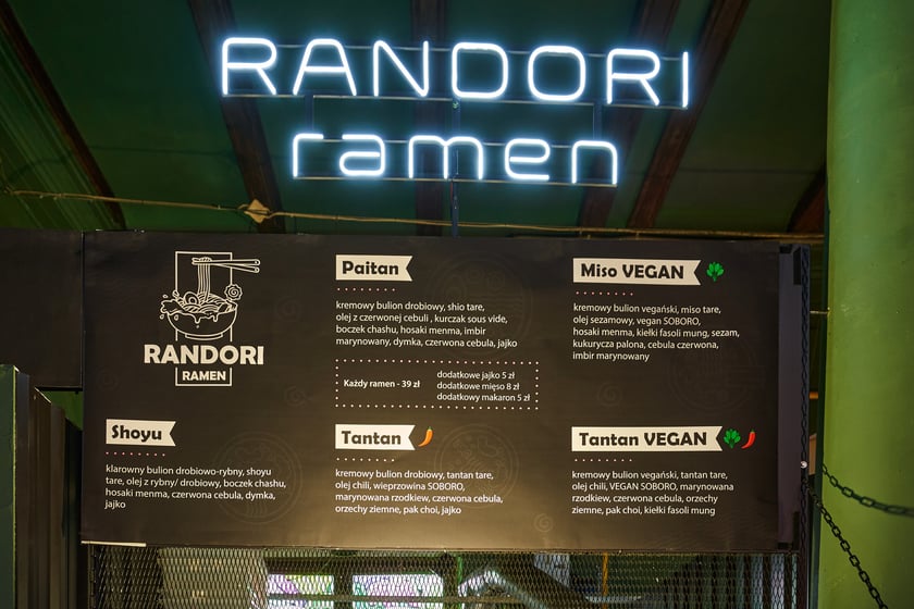 RANDORI RAMEN - tu skosztujecie prawdziwy japoński ramen (w cenie 39 zł).
Menu dostępne jest na stronie Hali.