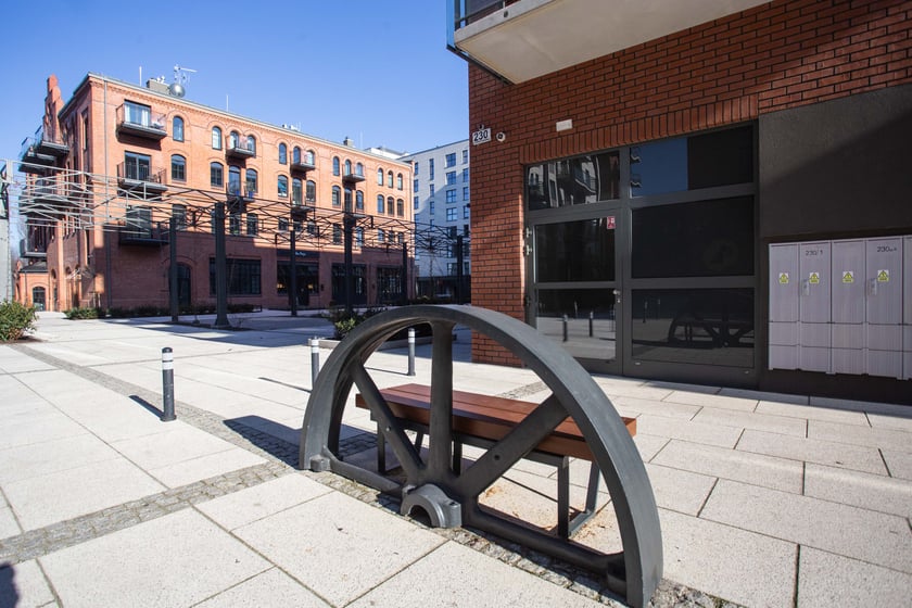 Browary Wrocławskie powstały w miejscu, gdzie od początku XIX wieku istniał "Brauerei Pfeifferhof'', Carla Scholtza, a po 1945 r. Browar Piastowski. Historia tego miejsca została zachowana w nowym wydaniu powstającego tu od kilku lat osiedla.&nbsp;