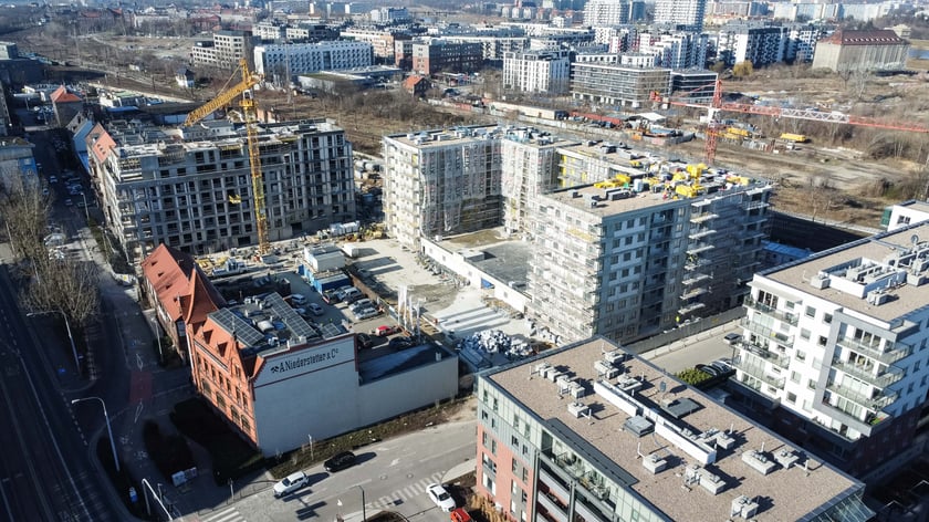 Browary Wrocławskie powstały w miejscu, gdzie od początku XIX wieku istniał "Brauerei Pfeifferhof'', Carla Scholtza, a po 1945 r. Browar Piastowski. Historia tego miejsca została zachowana w nowym wydaniu powstającego tu od kilku lat osiedla.&nbsp;