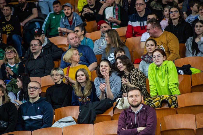Śląsk Wrocław przegrał z Czarnymi Słupsk w Hali Stulecia. Spotkanie zakończone z wynikiem 74:86 spowodowało, że WKS nie jest już liderem tabeli.&nbsp;