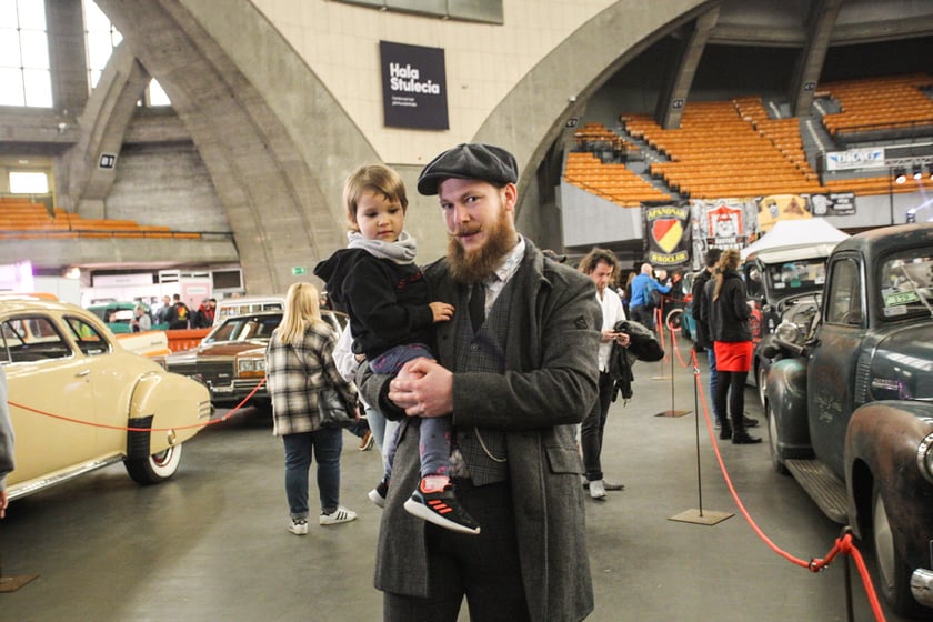 Kustomhead - tłumy wrocławian podziwiają zabytkowe pojazdy w Hali Stulecia