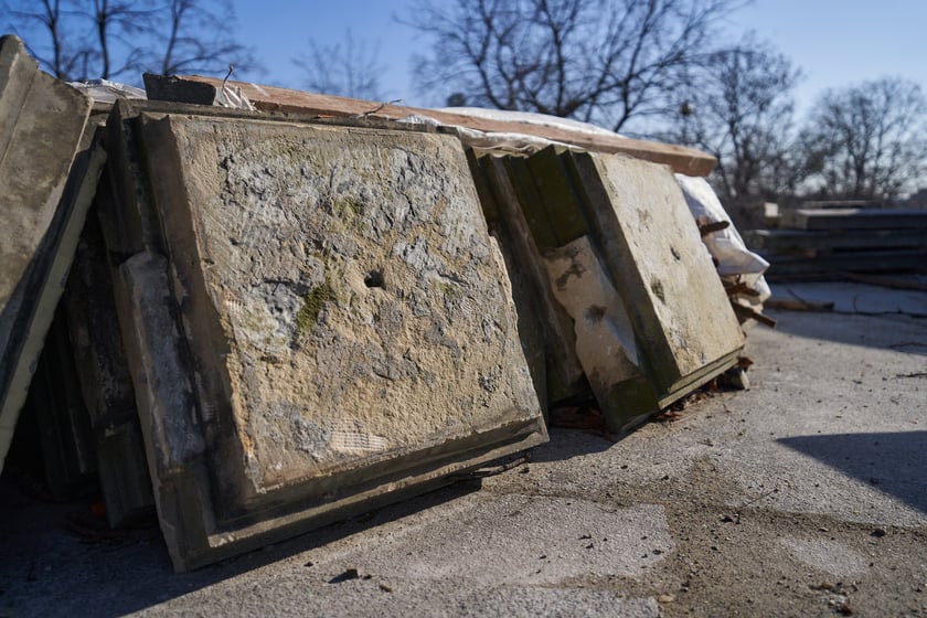 Architektura Wzgórza Partyzantów podczas jego rewitalizacji - luty 2023