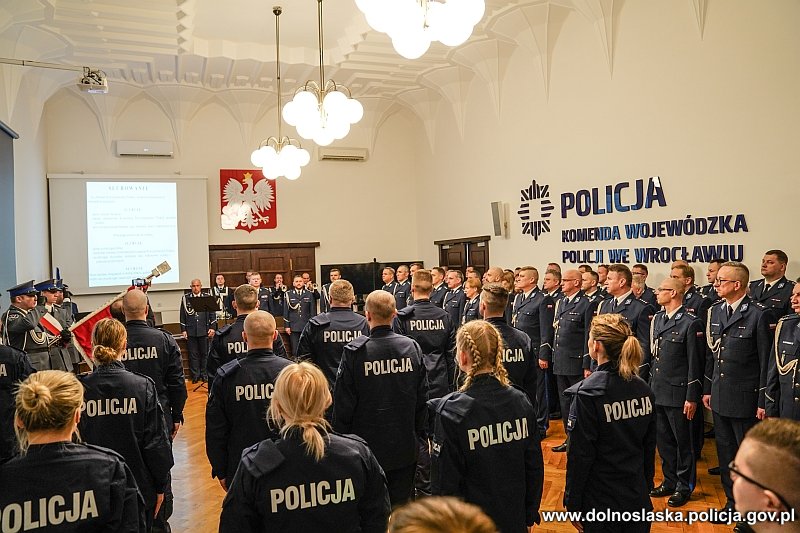 Ślubowanie nowych policjantów we Wrocławiu