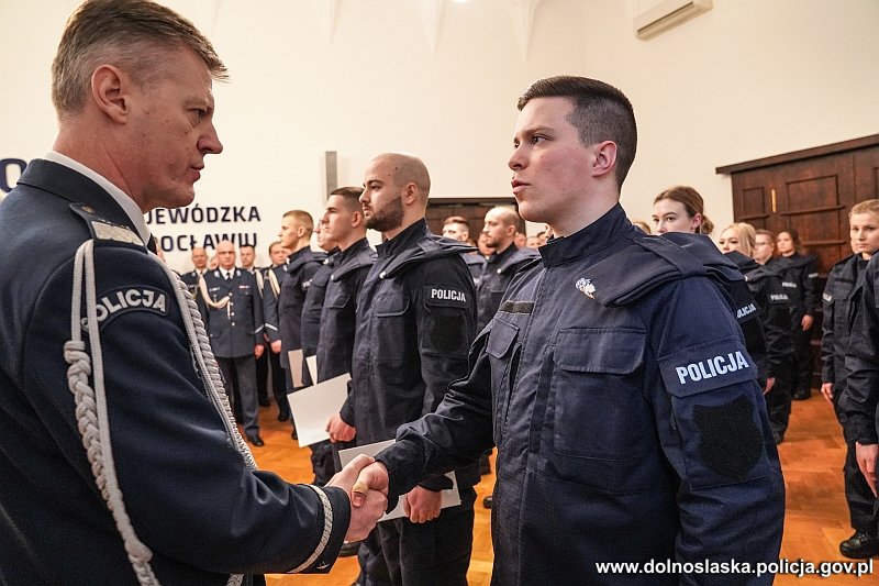 Ślubowanie nowych policjantów we Wrocławiu