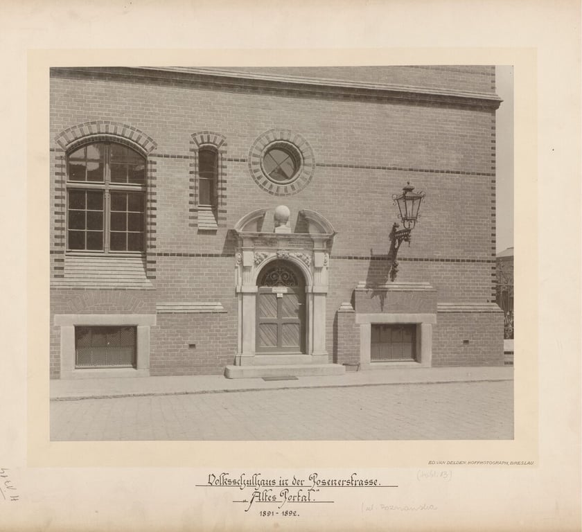 wejście do szkoły przy ulicy Poznańskiej, 1891-1892