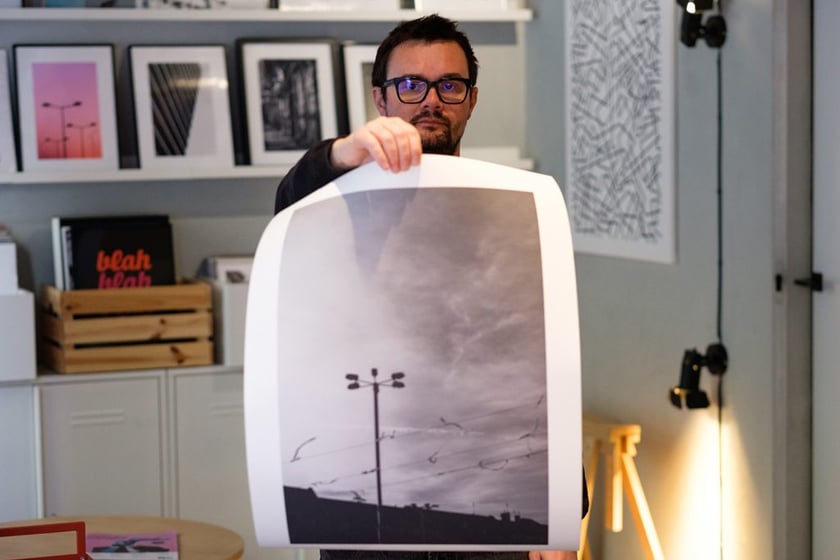 Zajmuje się fotografią produktową, kulinarną i uliczną.
https://www.decotive.com/kategoria/fotografie