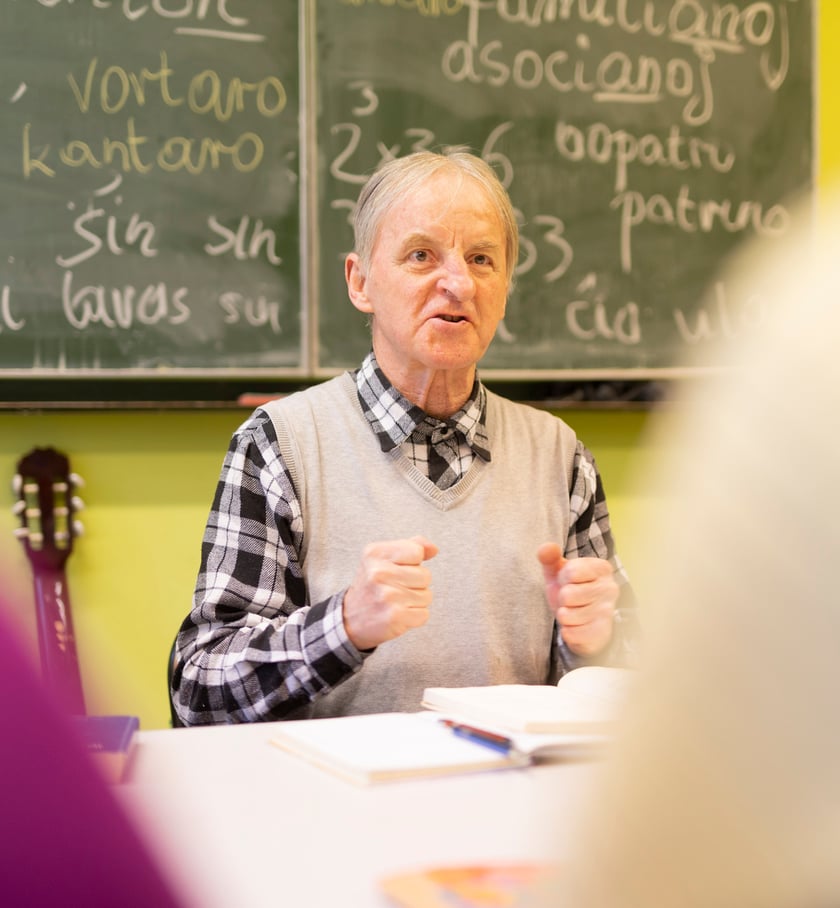 Jerzy Stefański podczas lekcji języka esperanto