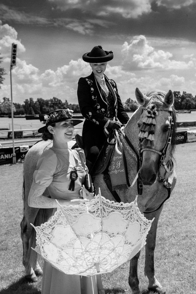 Zdjęcia Wiktora Rzeżuchowskiego, fotografa i  instruktora jazdy konnej