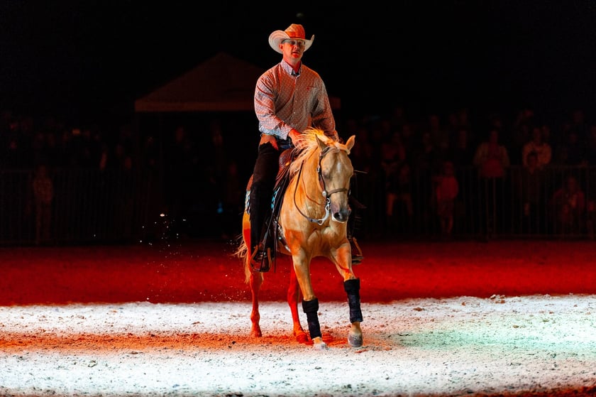 Zdjęcia Wiktora Rzeżuchowskiego, fotografa i  instruktora jazdy konnej