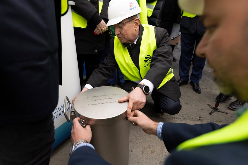 Budowa aquaparku przy ulicy Wilanowskiej, wmurowanie kamienia węgielnego i kapsuły czasu, 18.04.2023
