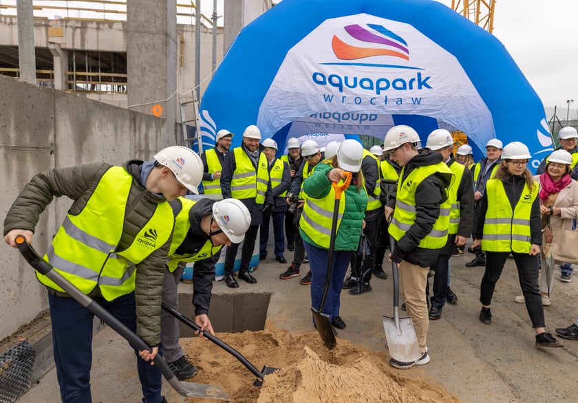 Budowa aquaparku przy ulicy Wilanowskiej, wmurowanie kamienia węgielnego i kapsuły czasu, 18.04.2023