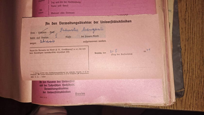 Dokument z archiwum dawnej kliniki ginekologicznej