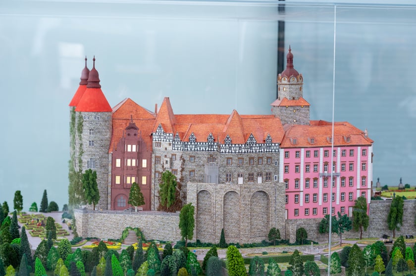 Kwietne kompozycje w terminalu Portu Lotniczego Wrocław