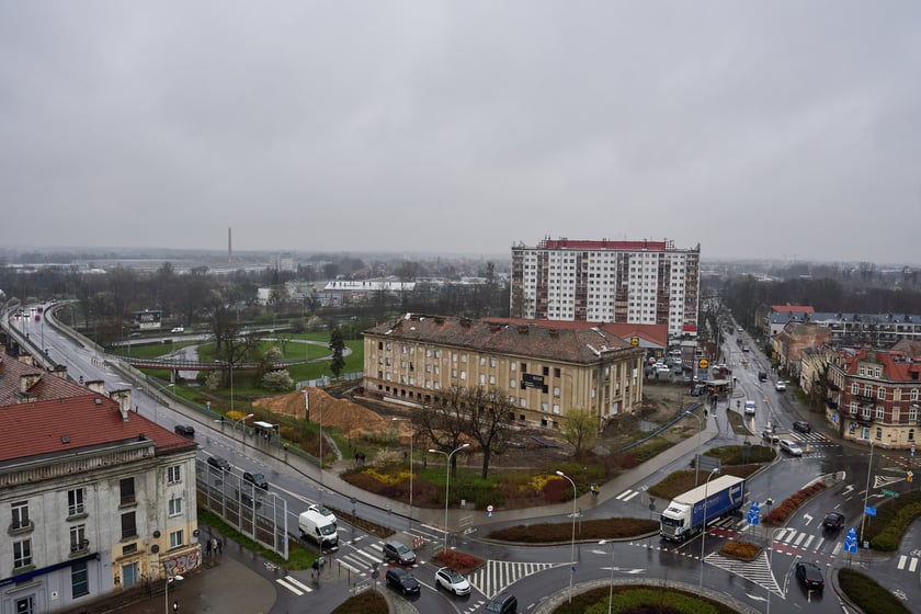 Liczba zameldowanych mieszkańc&oacute;w: 29 606

na pobyt stały: 28 603
na pobyt czasowy: 1 003

&nbsp;