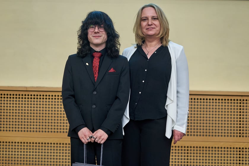 Przyznanie nagrody Stowarzyszenia &bdquo;Klub Absolwenta V LO im. generała Jakuba Jasińskiego we Wrocławiu&rdquo; dla najaktywniejszego absolwenta