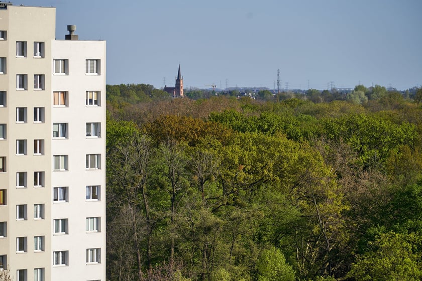 Panorama Wrocławia z perspektywy Krzyków - maj 2023
