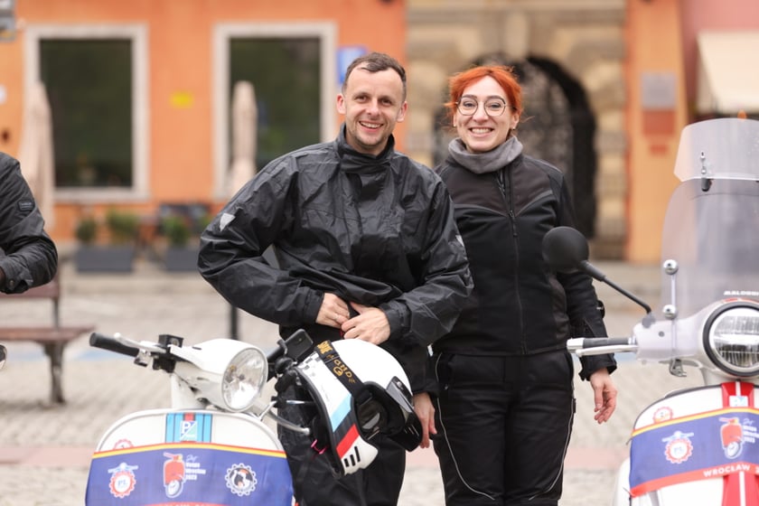 Zlot skuterów Vespa na placu Solnym we Wrocławiu