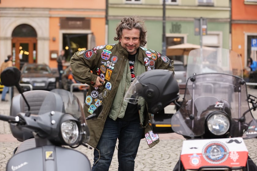 Zlot skuterów Vespa na placu Solnym we Wrocławiu