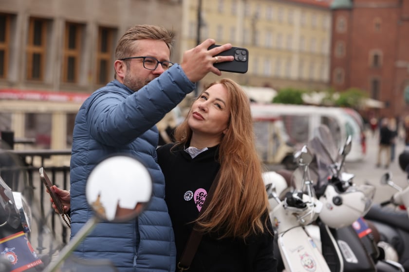 Zlot skuterów Vespa na placu Solnym we Wrocławiu