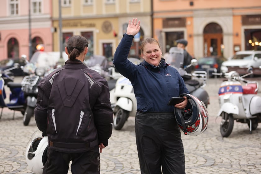 Zlot skuterów Vespa na placu Solnym we Wrocławiu