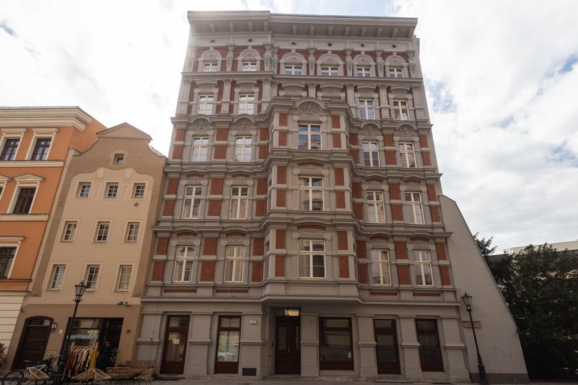 Zabytkowa kamienica pod adresem pl. Uniwersytecki 7