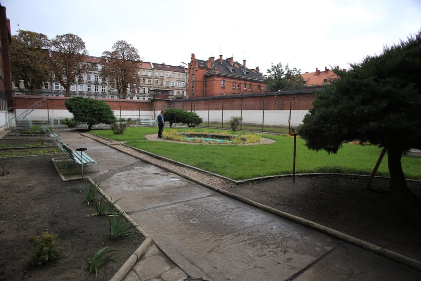 Zdjęcia ze środka Zakładu Karnego nr 1 przy ul. Kleczkowskiej we Wrocławiu