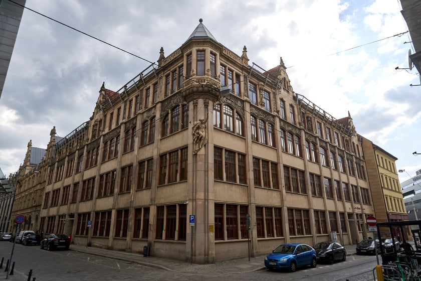 Rzeźby i ornamenty na wrocławskich kamienicach