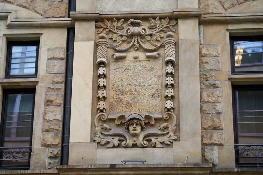 Rzeźby i ornamenty na wrocławskich kamienicach