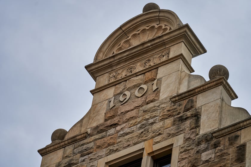 Rzeźby i ornamenty na wrocławskich kamienicach