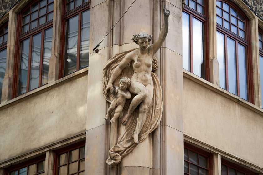 Rzeźby i ornamenty na wrocławskich kamienicach